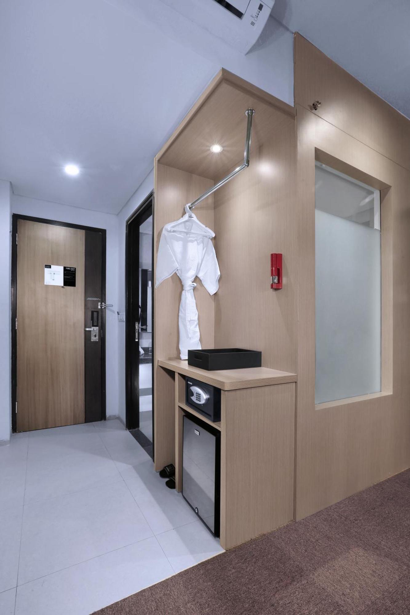 Neo+Waru-Sidoarjo By Aston Hotel Екстериор снимка