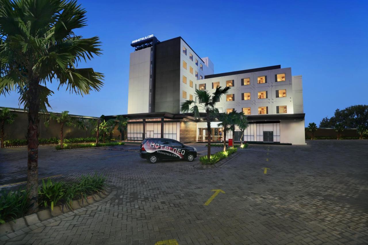 Neo+Waru-Sidoarjo By Aston Hotel Екстериор снимка